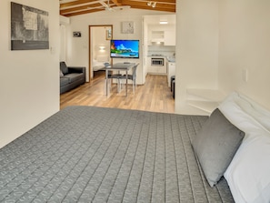 Swan Bay Studio Cabin