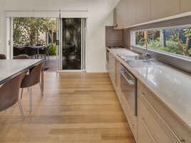 Vila premium, 3 quartos, 2 banheiros | Cozinha americana privada | Micro-ondas, chaleira elétrica