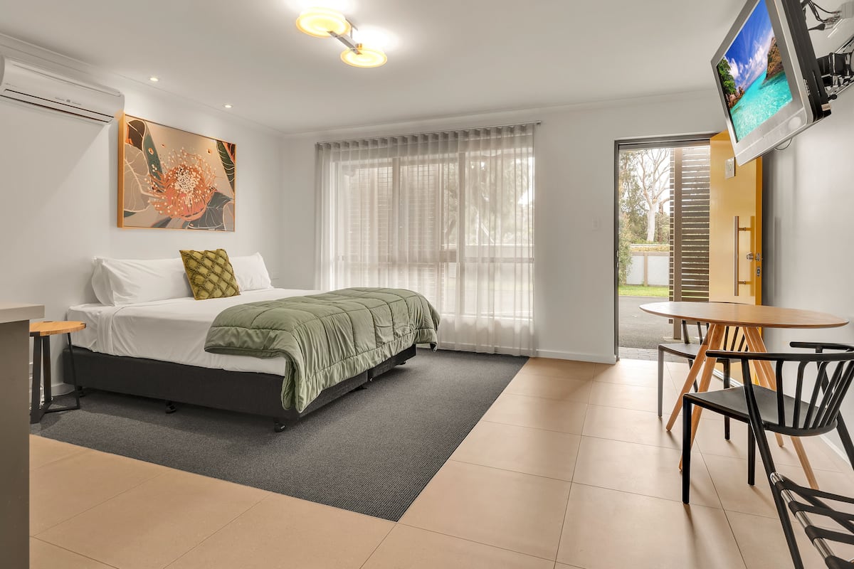 Studio Apartment | 3 bedrooms, individually decorated, individually furnished
