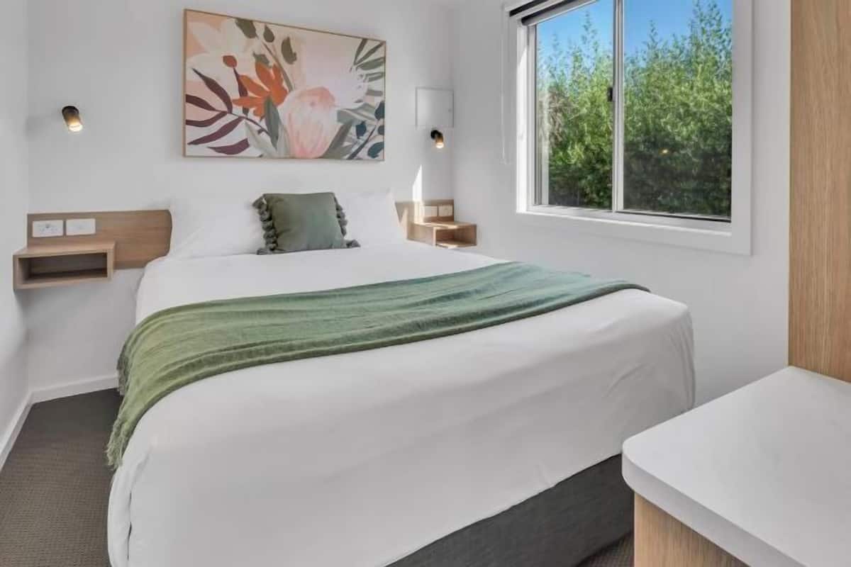 3 bedrooms, individually decorated, individually furnished