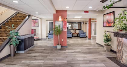 Econo Lodge Milwaukee Airport