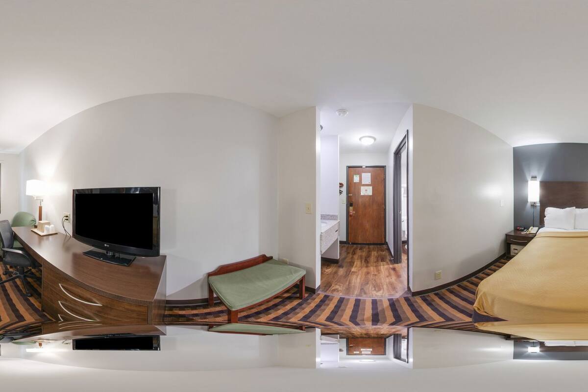 In-room safe, individually decorated, individually furnished, desk