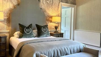 Deluxe Room (Double-Twin) | 1 bedroom, hypo-allergenic bedding, individually decorated