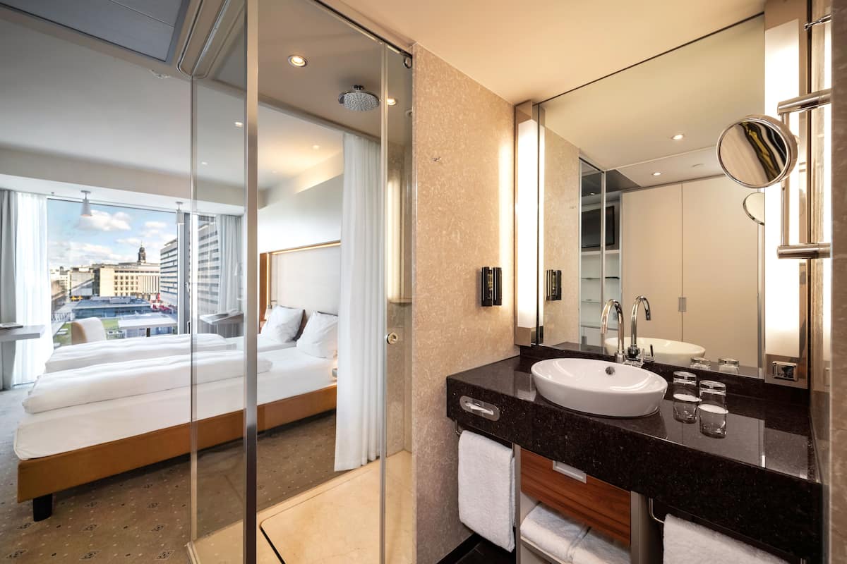 premium bedding, pillow-top beds, in-room safe, desk