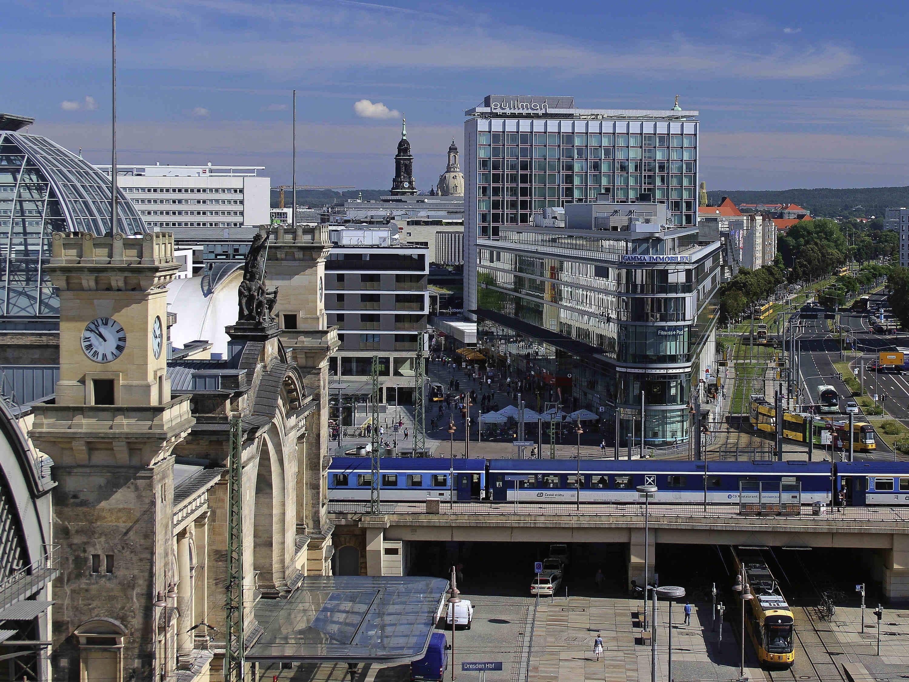 premium bedding, pillow-top beds, in-room safe, desk