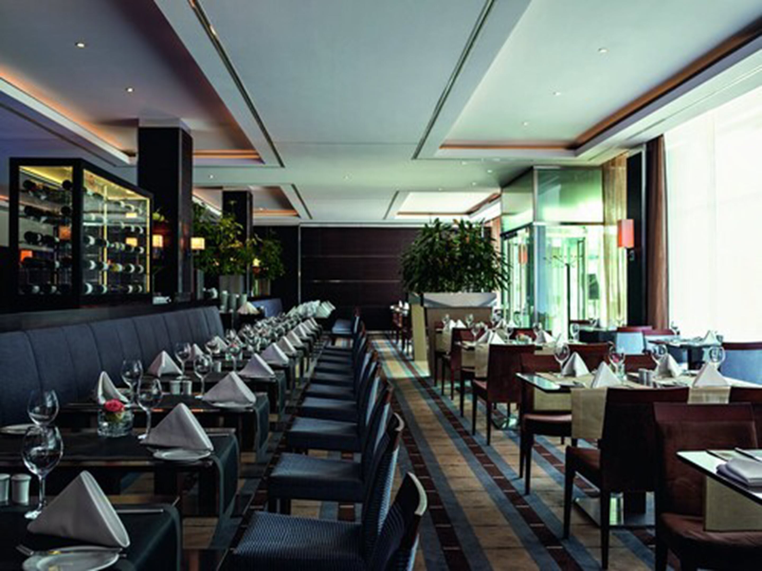 breakfast, lunch served; international cuisine, al fresco dining