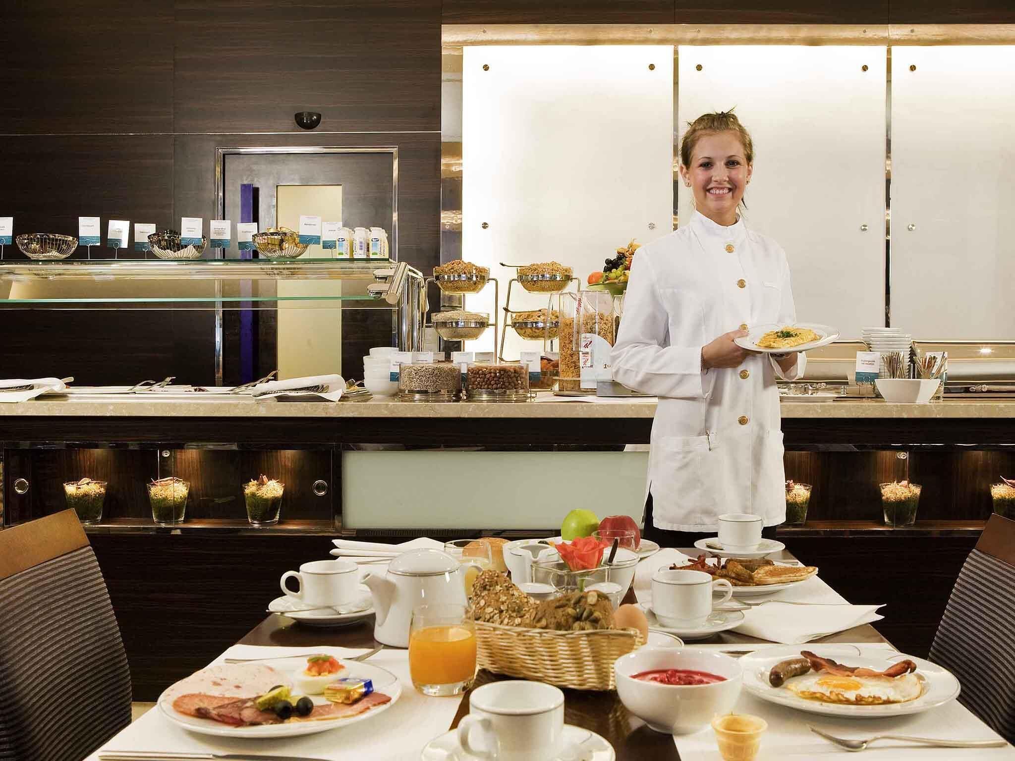 供應早餐、午餐和晚餐，國際料理，露天餐廳