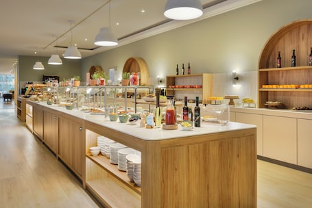 Desayuno buffet todos los días (con cargo). Barceló Dresden Newa