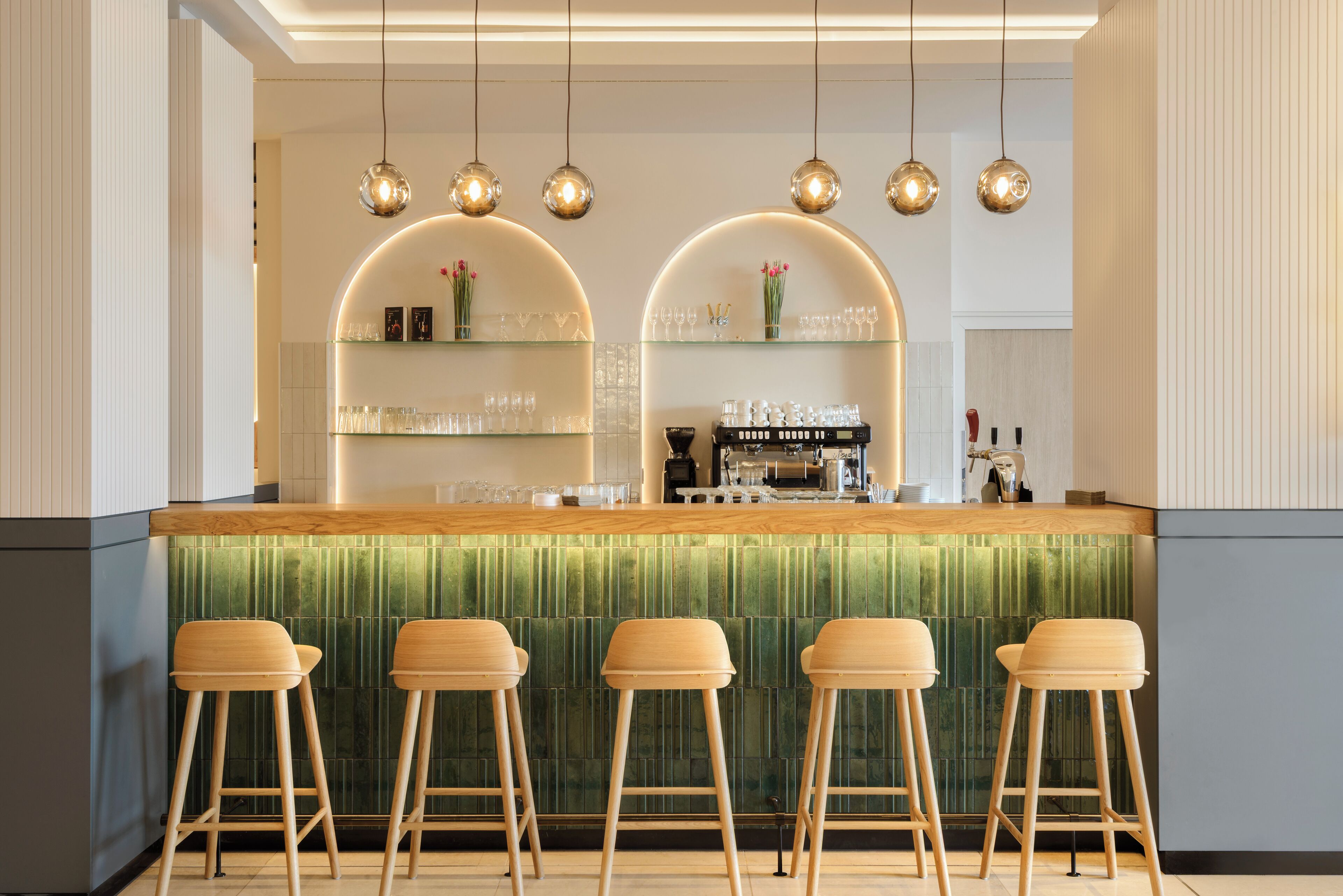 Cocktailbar, Speisen im Freien, täglich geöffnet