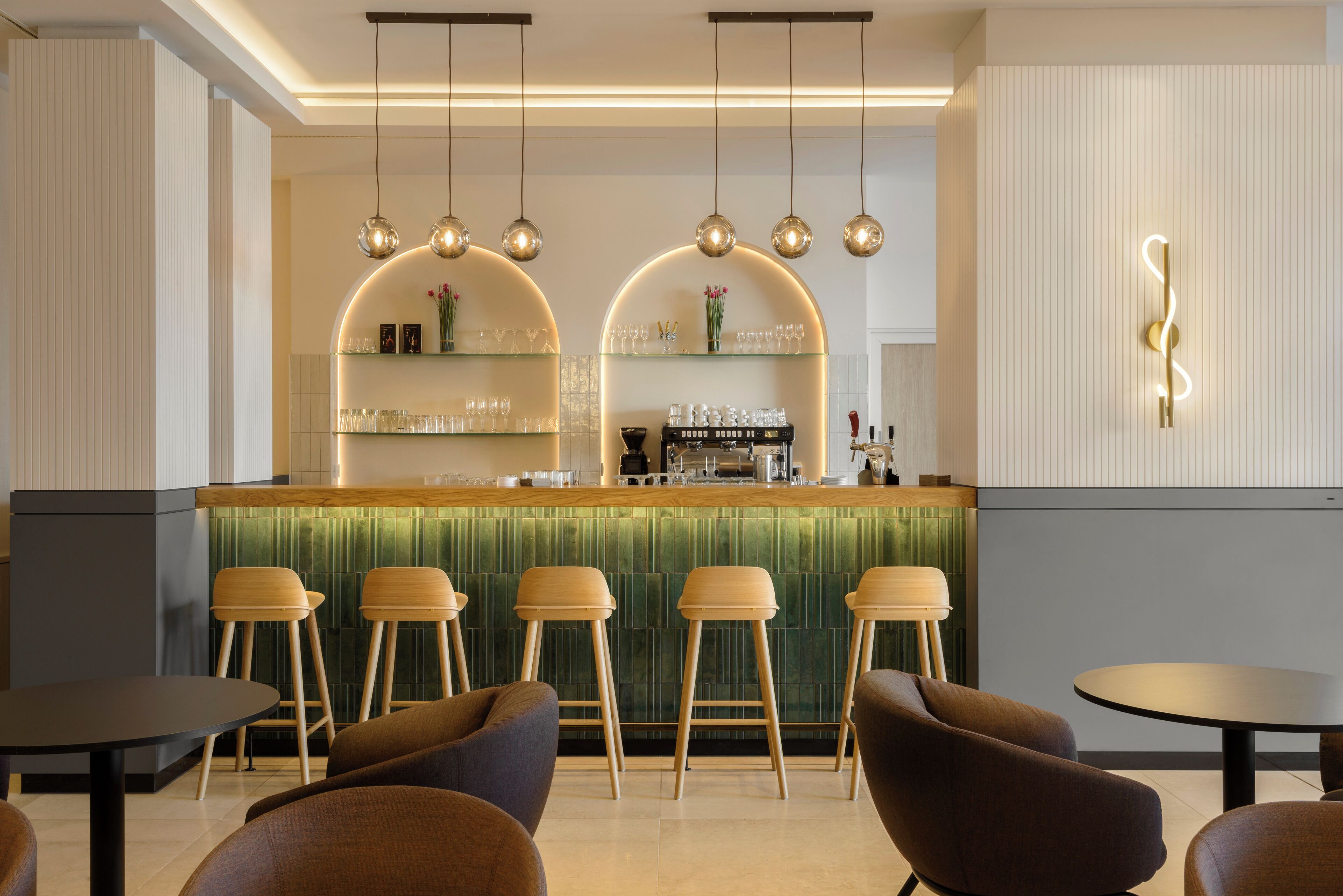 Cocktailbar, Speisen im Freien, täglich geöffnet
