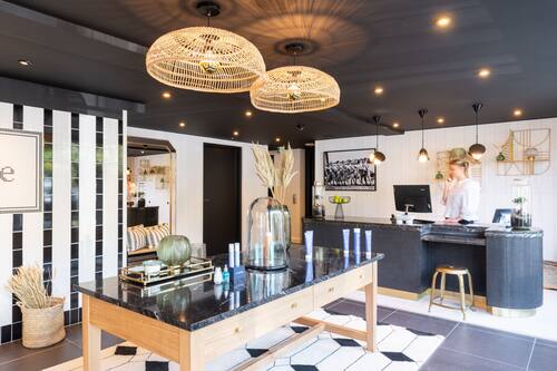 Couples treatment room(s), sauna, steam room, body treatments