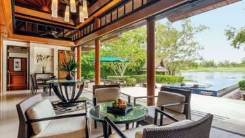 Sengetøy av topp kvalitet, minibar, safe på rommet og skrivebord