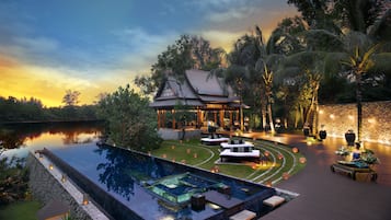 别墅 | 高档床上用品、迷你吧、客房内保险箱、办公桌