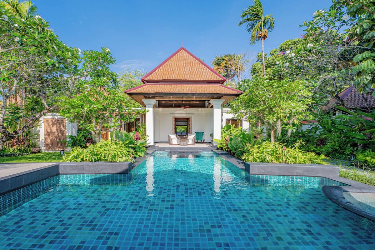Spa Pool Villa | เครื่องนอนระดับพรีเมียม, มินิบาร์, ตู้นิรภัยในห้องพัก, โต๊ะทำงาน