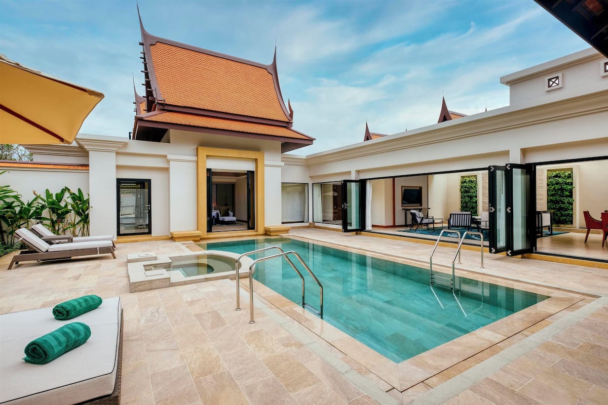Serenity Three Bedroom Pool Residence | Premium bedding, minibar, in-room safe, desk