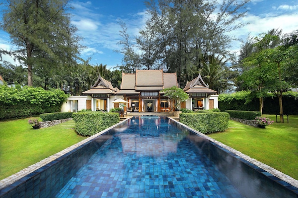 One Bedroom Double Pool Villa | Premium bedding, minibar, in-room safe, desk