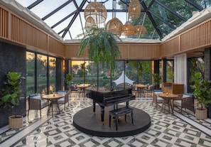 2 bars/lounges, poolside bar