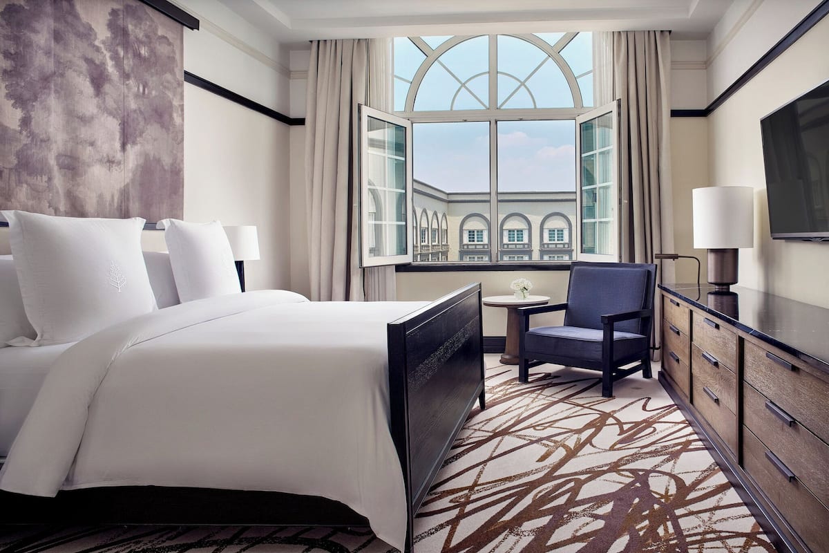 Ambassador Suite | Hypo-allergenic bedding, minibar, in-room safe, desk