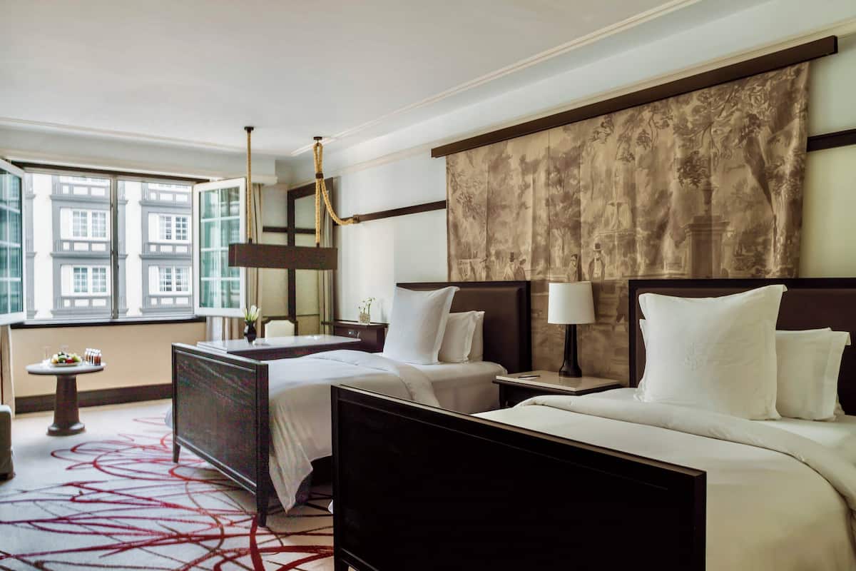 Hypo-allergenic bedding, minibar, in-room safe, desk