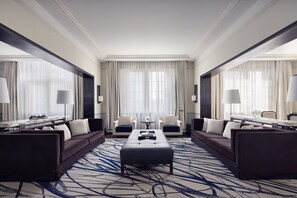 Suite presidencial | Zona de estar | Televisión LCD de 32 pulgadas con canales por cable, una televisión