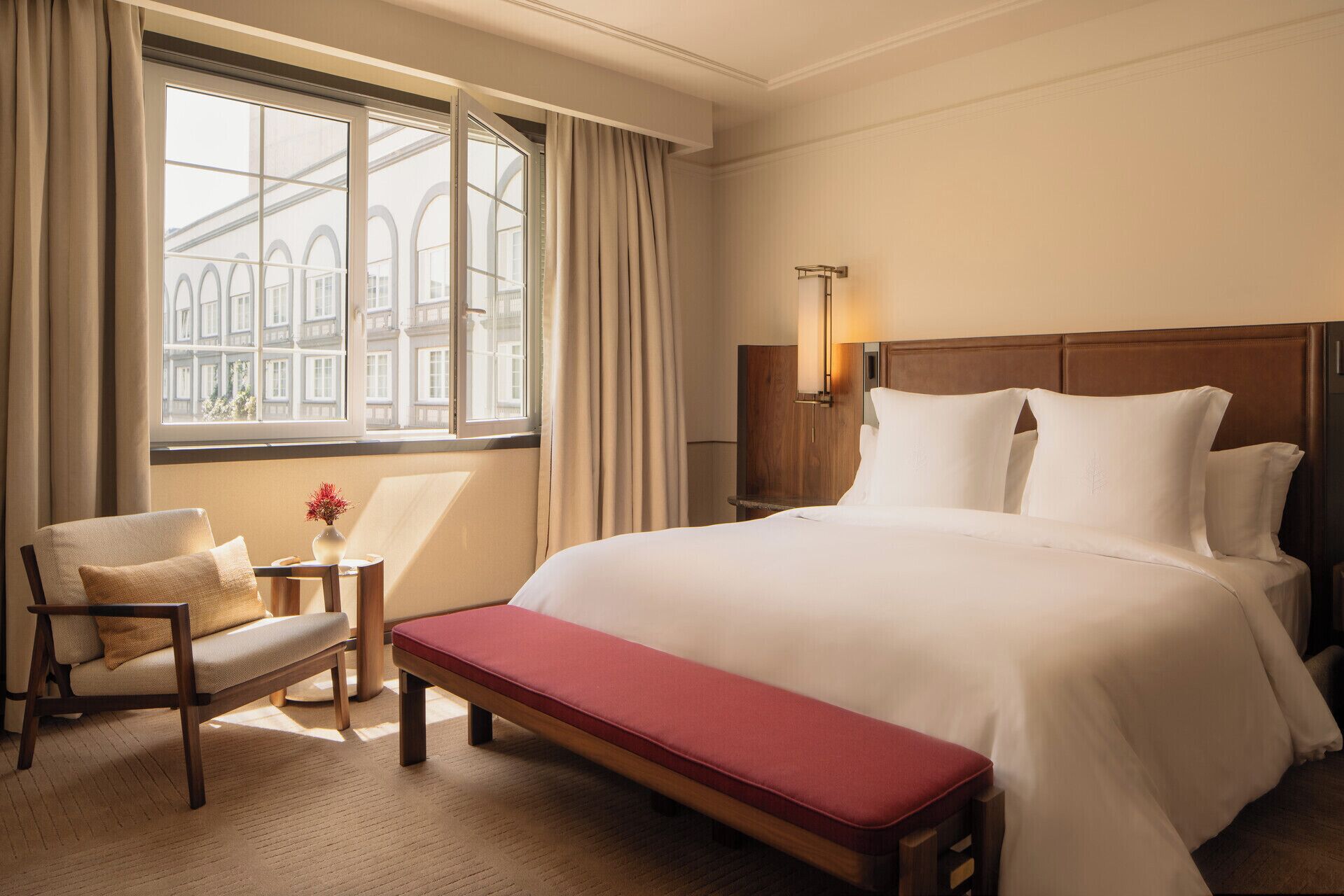 Executive Suite, Courtyard View | Hypo-allergenic bedding, minibar, in-room safe, desk