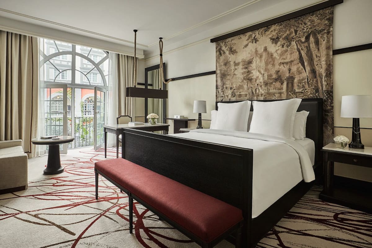 Premier Room, 1 King Bed | Hypo-allergenic bedding, minibar, in-room safe, desk