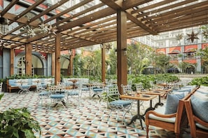 3 restaurants, Italian cuisine