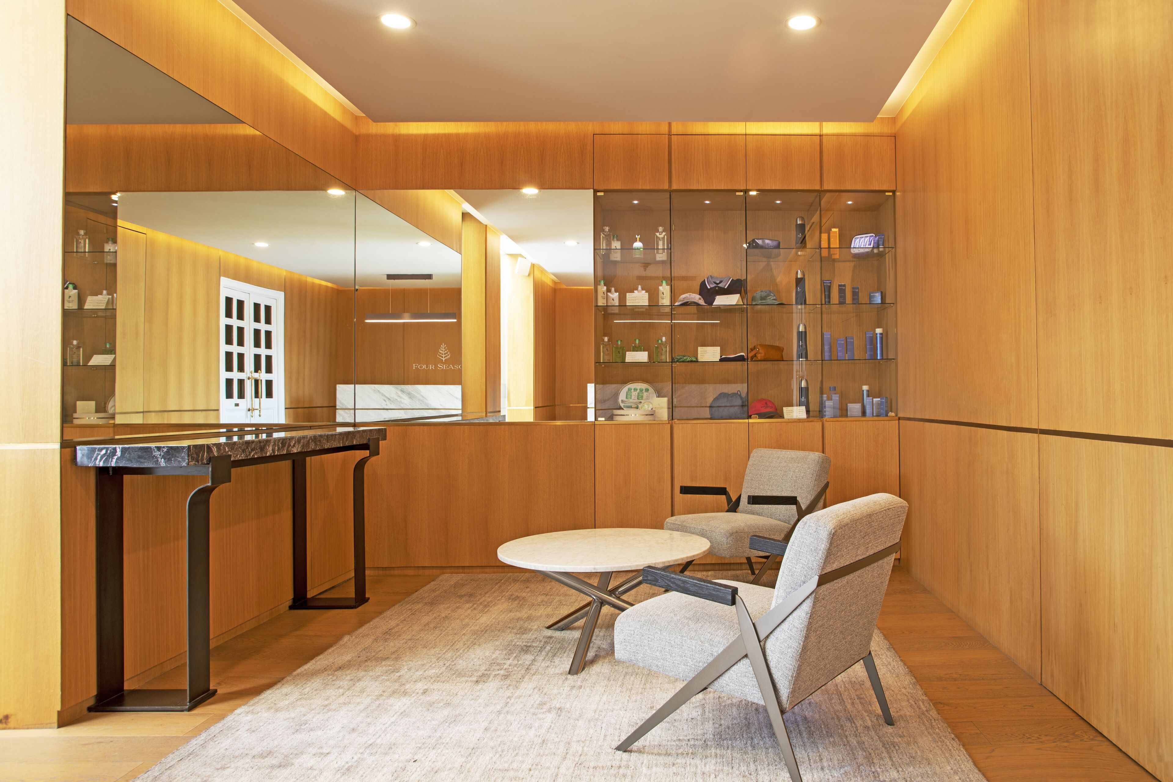 2 treatment rooms, massages