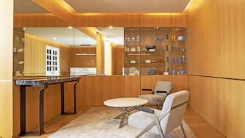 2 treatment rooms, massages