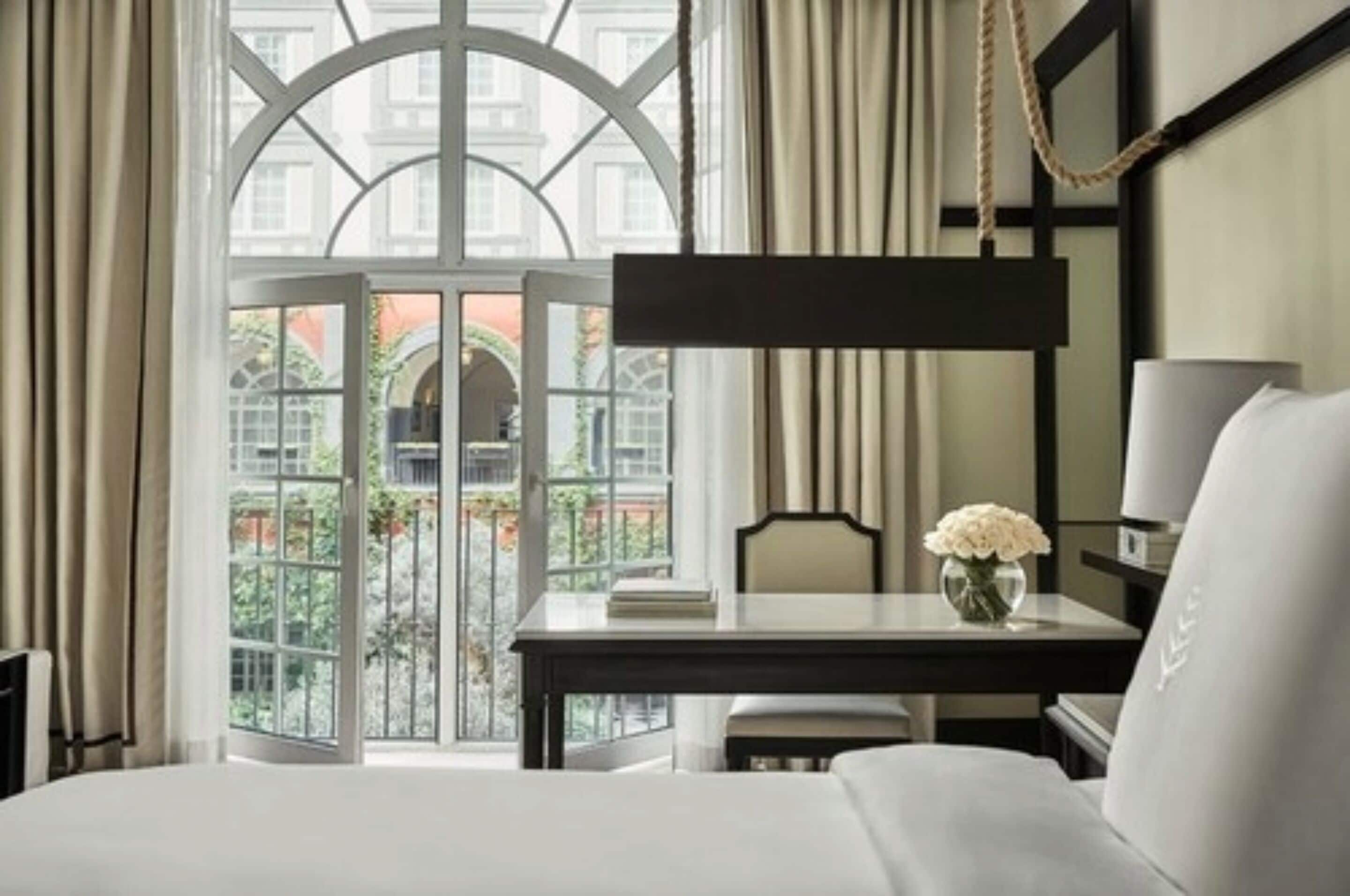 Habitación Premier, 1 cama King size | Ropa de cama hipoalergénica y minibar 