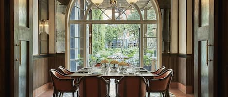 3 restaurants, Italian cuisine
