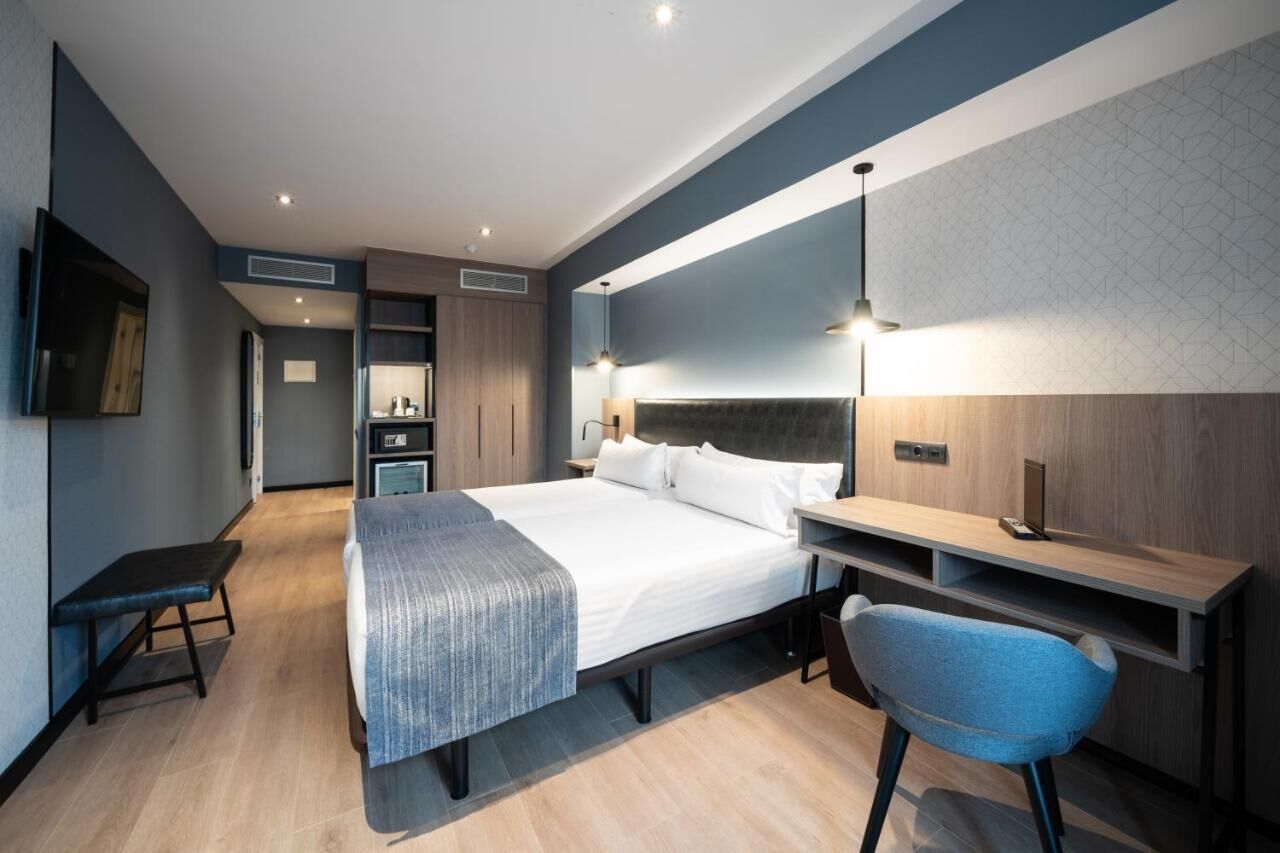 In-room safe, soundproofing, free WiFi, bed sheets