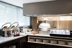 Daily buffet breakfast for a fee - Catalonia Atenas (Barcelona)