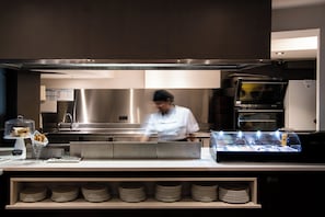 Dagelijks ontbijtbuffet (EUR 18 per persoon)