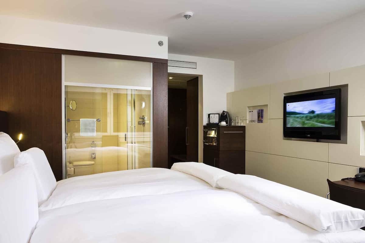 Habitación Deluxe, 1 cama King size | Ropa de cama de alta calidad y minibar