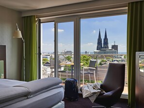 Deluxe-herbergi - 1 stórt tvíbreitt rúm (Domblick) | 1 svefnherbergi, rúmföt af bestu gerð, míníbar, öryggishólf í herbergi