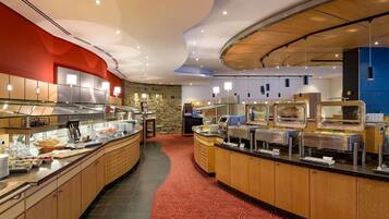 Café da manhã com buffet todos os dias mediante uma taxa
