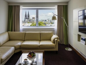 Deluxe-svíta - 1 stórt tvíbreitt rúm | 1 svefnherbergi, rúmföt af bestu gerð, míníbar, öryggishólf í herbergi