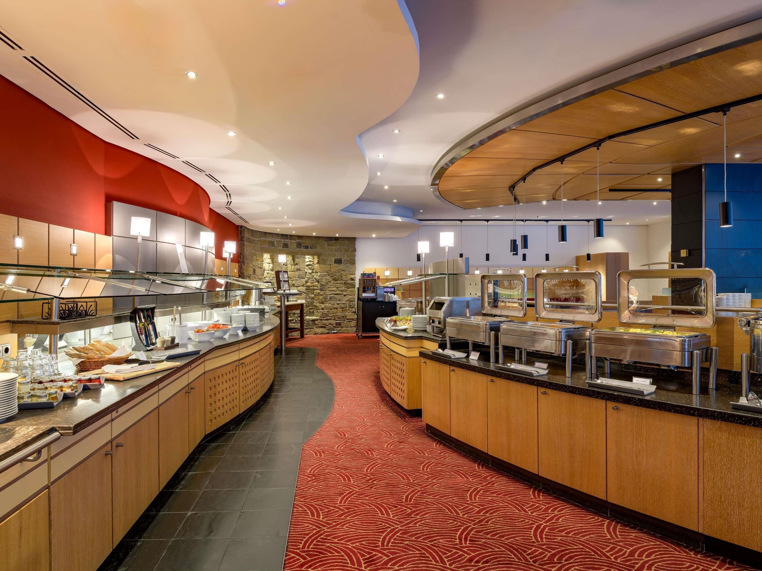 朝食 (ビュッフェ)、毎日提供 (1 名様 28 EUR)