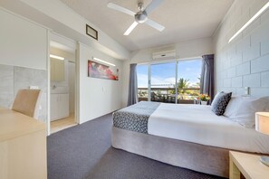 Deluxe Queen Room | 1 bedroom, desk, iron/ironing board, free WiFi