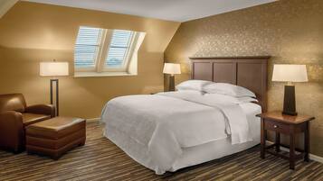 Hochwertige Bettwaren, Zimmersafe, Schreibtisch, Bügeleisen/Bügelbrett