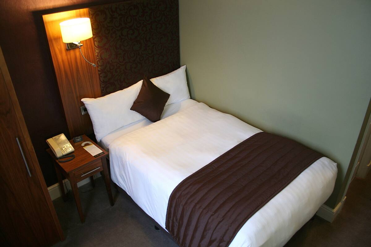 Desk, iron/ironing board, rollaway beds (surcharge), WiFi (free)