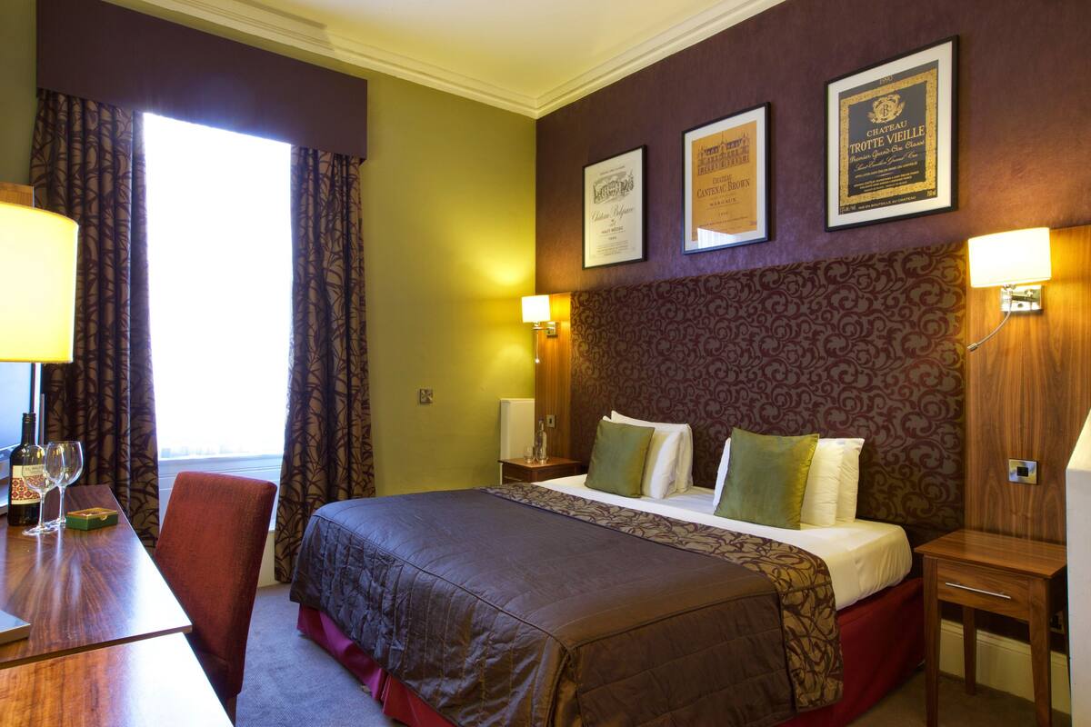 Desk, iron/ironing board, rollaway beds (surcharge), WiFi (free)