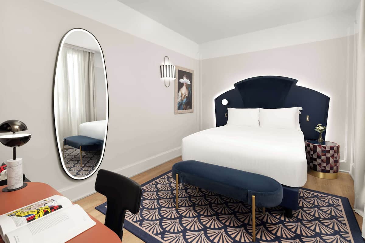 Minibar, coffres-forts dans les chambres, décoration personnalisée