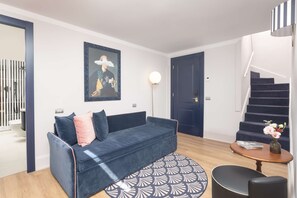 Svit Deluxe - 1 kingsize-säng (Duplex) | Vardagsrum | 40-tums tv med satellitkanaler