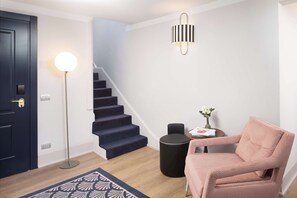 Suite Deluxe, 1 très grand lit (Duplex) | Minibar, coffre-fort, décor unique, bureau