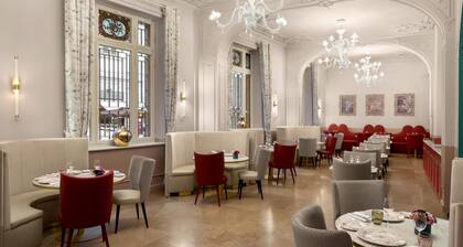 Anglo American Hotel Florence, Curio Collection by Hilton