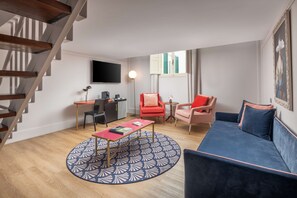 프리미엄 스위트, 킹사이즈침대 1개 (Duplex) | 거실 공간 | 위성 채널 시청이 가능한 40인치 TV