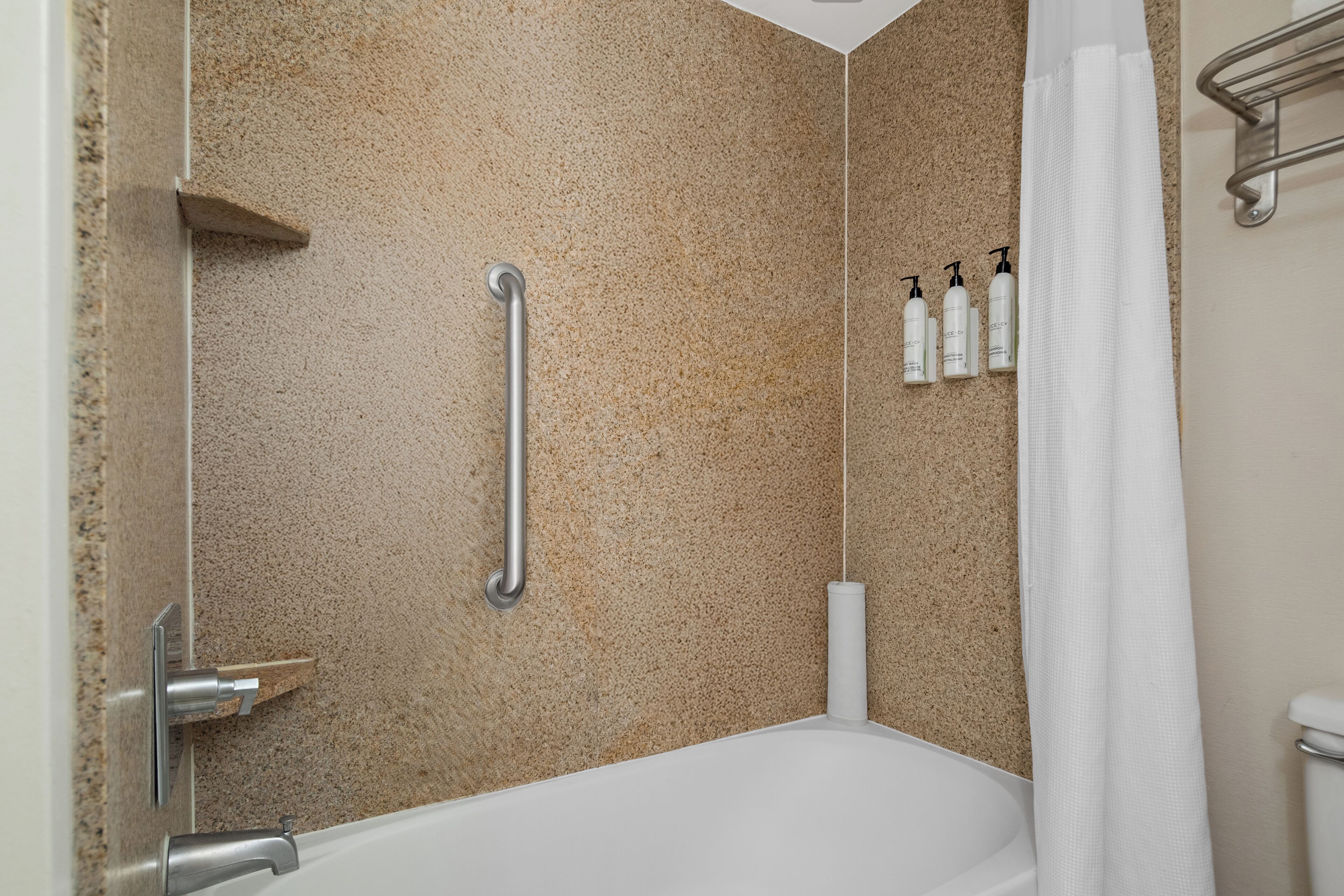 combined shower/bathtub, free toiletries, hair dryer, towels