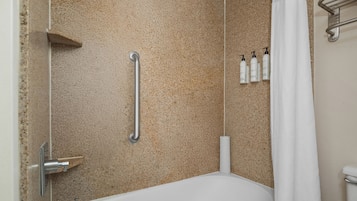 Ensemble douche/baignoire, articles de toilette gratuits, sĂšche-cheveux